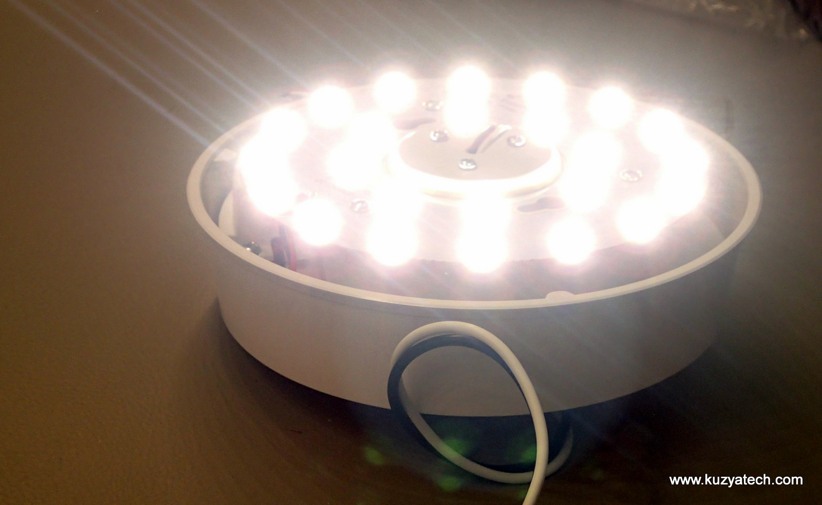 Quick teardown what’s inside a Home Depot 7in LED Easy light KuzyaTech