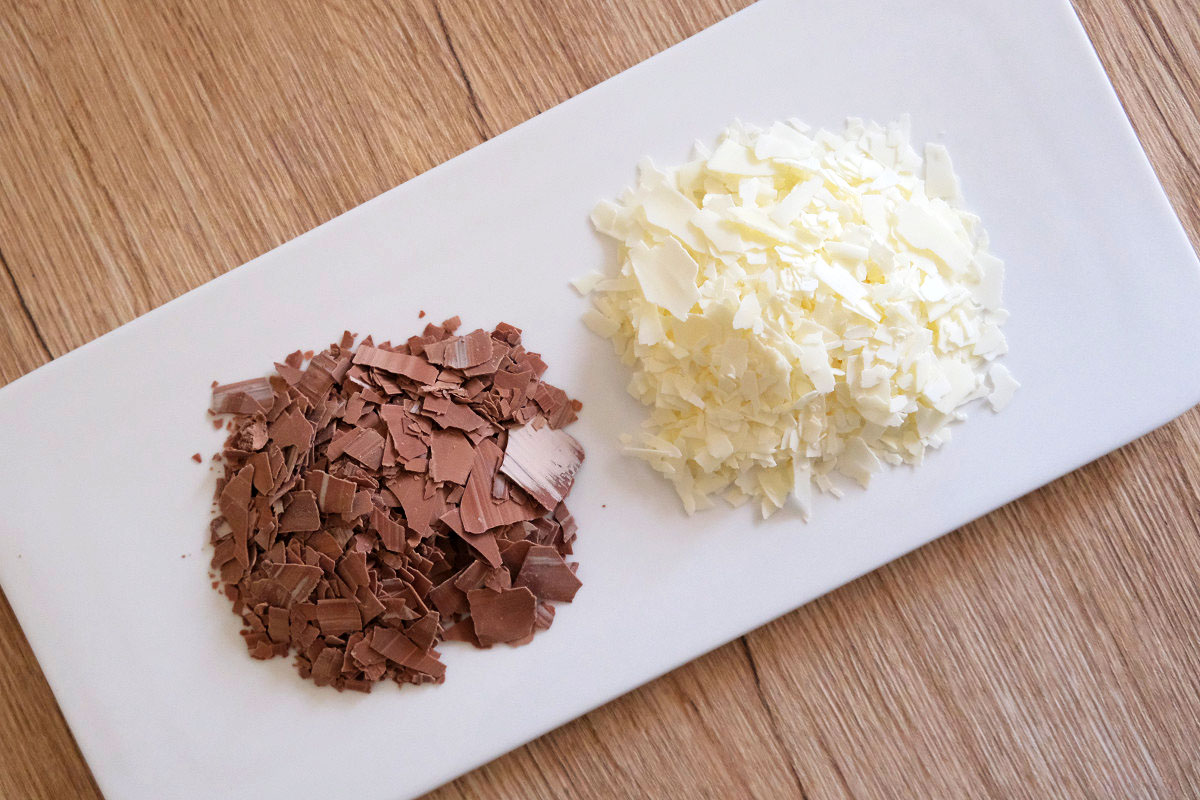 チョコを削る！チョコをかける！“ムービージェニック”なかき氷と食感が楽しい“もこもこ”パフェソフトが、7/6(金)横浜チョコレート ファクトリー＆ミュージアムから新登場｜株式会社横浜大世界、横浜チョコレートファクトリー＆ミュージアムのプレスリリース チョコレートコポー」とは？薄く削って作るデコレーション用チョコの解説 - キーワードノート