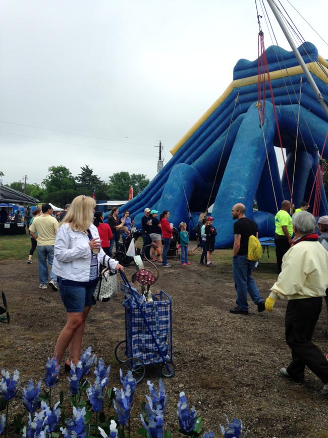 bluebonnet festival 2023 chapel hill GOOD CROWDS AT FESTIVAL DESPITE DAMP WEATHER