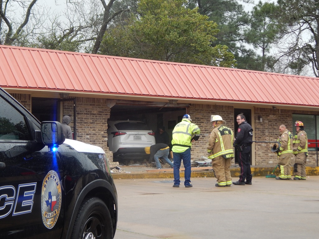 NO MAJOR INJURIES AFTER CAR CRASHES INTO BRENHAM INSURANCE BUILDING