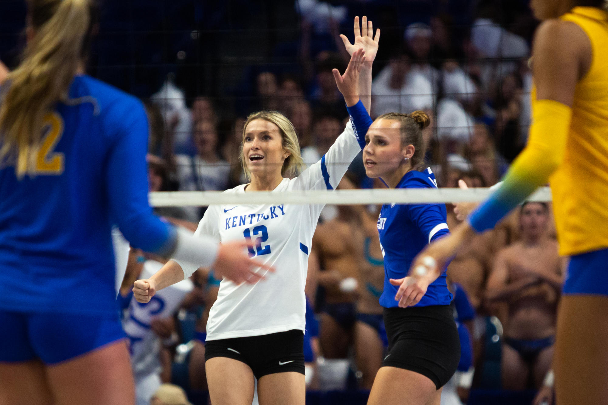 No. 19 Kentucky volleyball splits weekend matches against top 25 teams