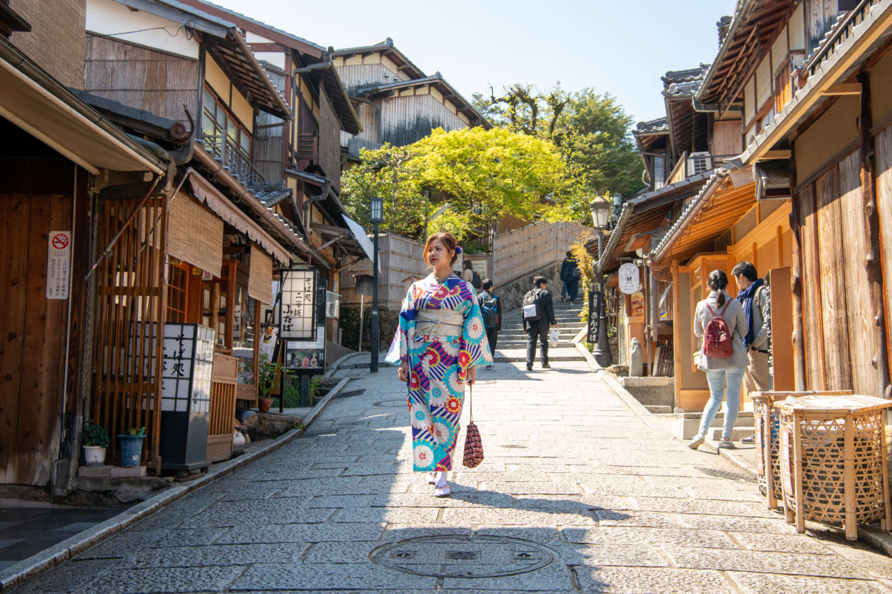 京都らしい風情に溢れる清水寺の参道 二年坂（二寧坂） 京都着物レンタルの京越（きょうえつ）