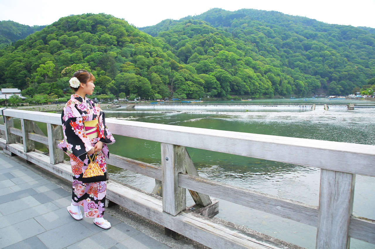 四季折々の美しい景観が広がる嵐山のシンボル 渡月橋｜ブログ｜京都着物レンタル京越｜着物レンタル 当日TEL予約OK