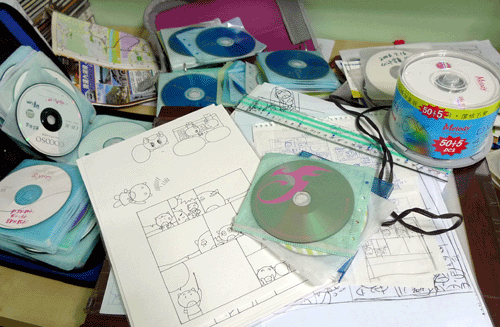 到處都是光碟>_<