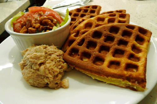 好大喔！IS COFFEE的鮮奶油泡芙