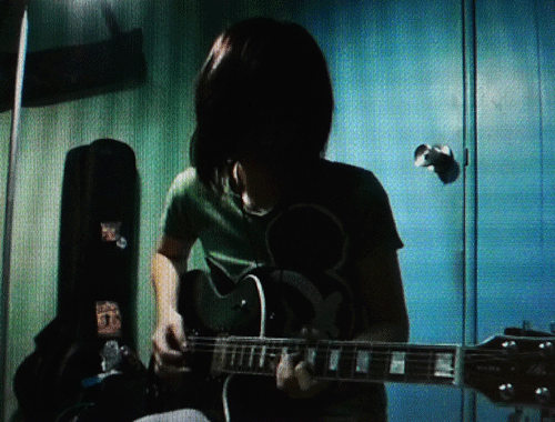 尋找＊EMO吉他手！