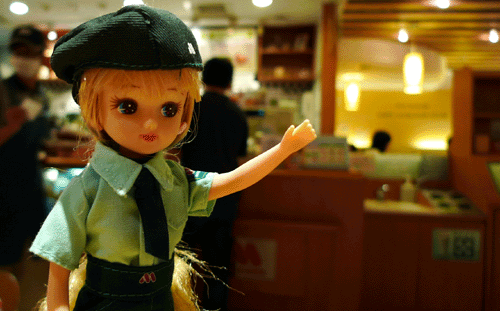 帶莉卡娃娃去吃摩斯漢堡