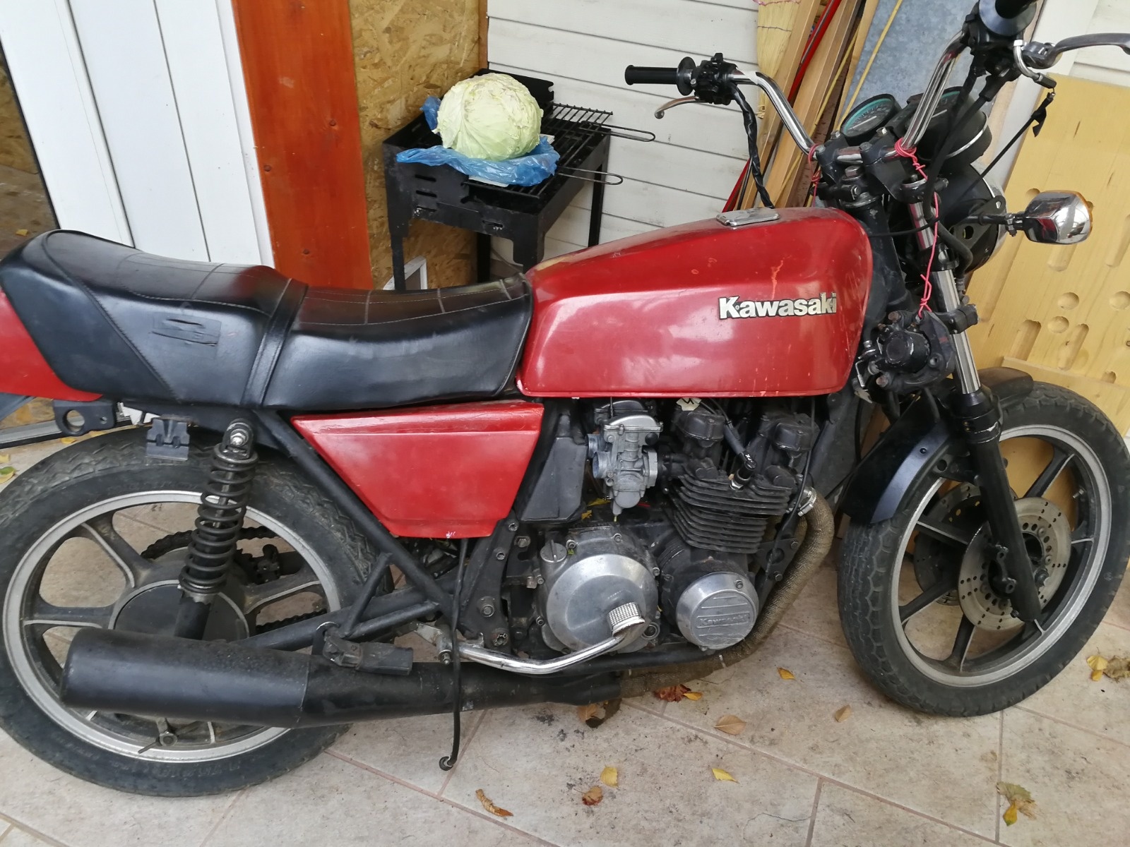 Kawasaki Z 700 (KZ700) series data catalogue MotorbikeCatalog