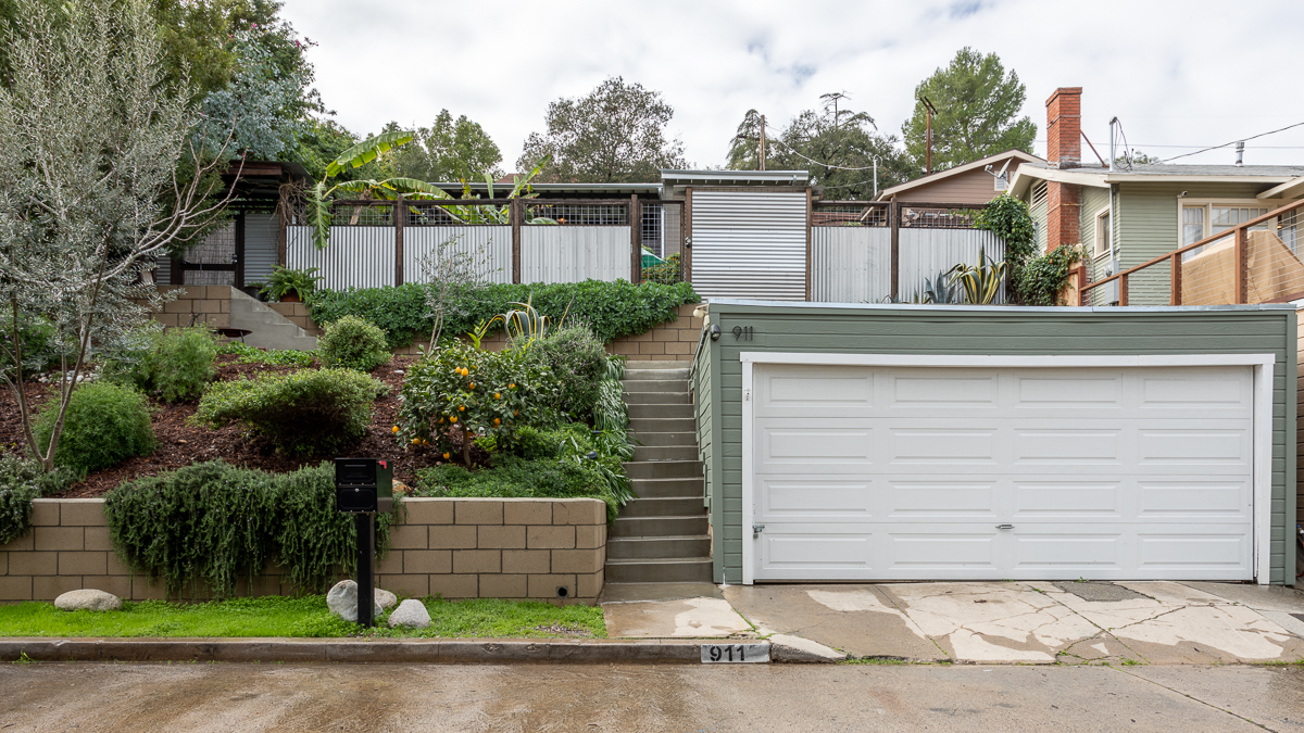Charming Hillside Bungalow with Views! 911 Crestwood Terrace Highland