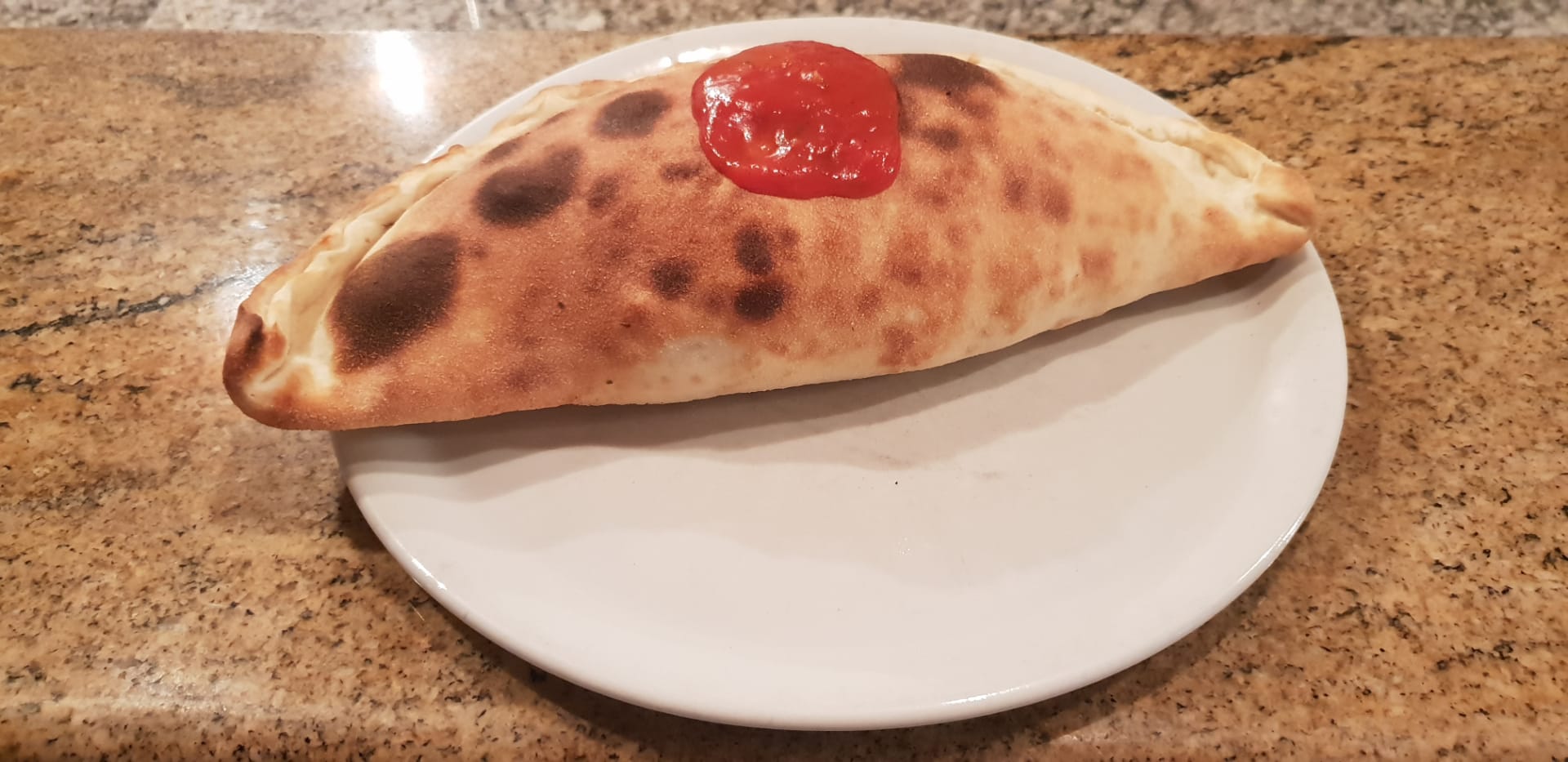 Pizza Calzone La Luna Shop Arbon
