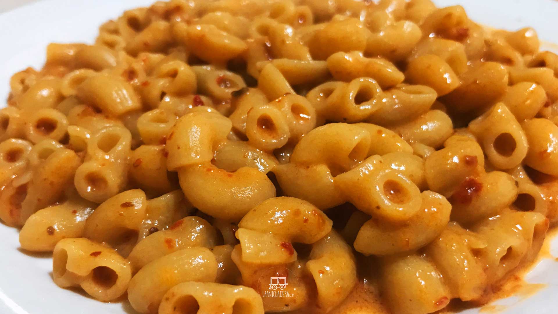 Sopa de Coditos con Crema al Chipotle ·