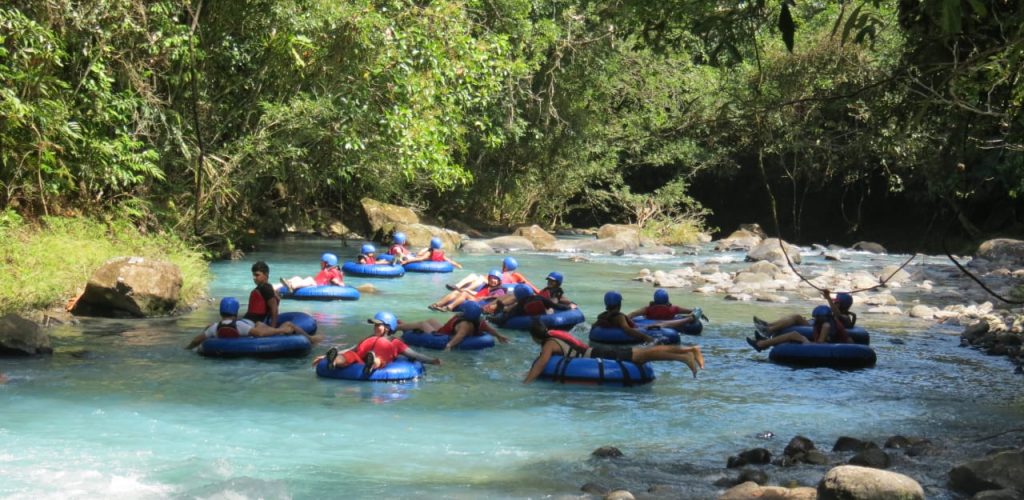 Tubing Río Celeste La Carolina Lodge