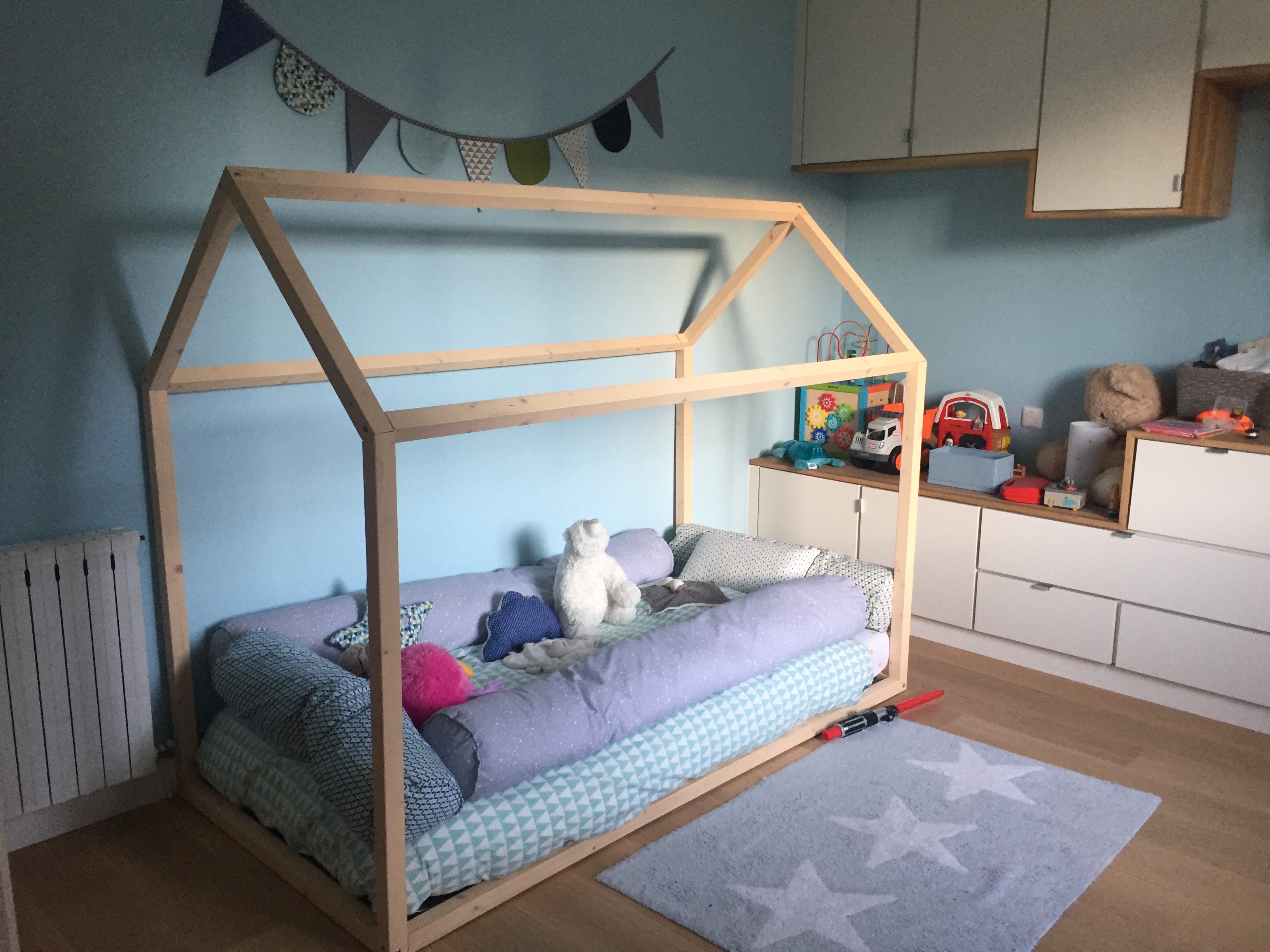 Construire Un Lit Cabane Un Lit Avec Une Cabane En Hauteur Pour Lire