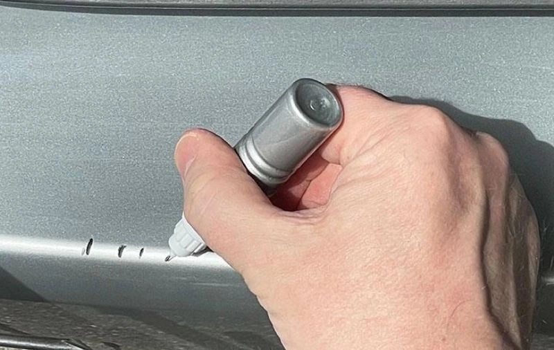 Lackstift Anwendung Anleitung am Auto LACKPEN
