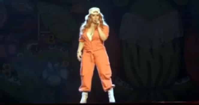 Jenni Rivera revive en holograma durante festejo del Día de Muertos