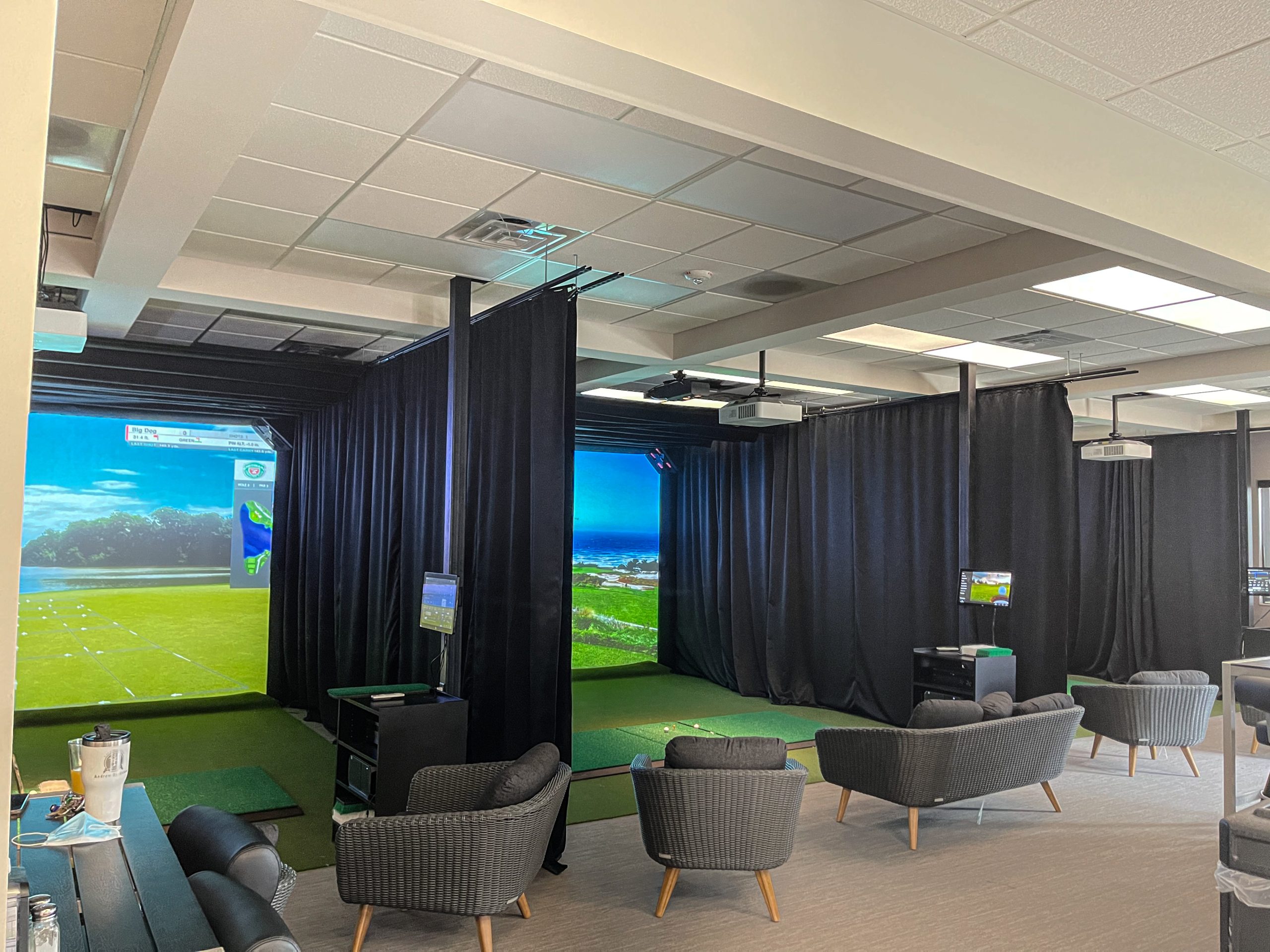 INDOOR HD GOLF EXPERIENCE Golf Course