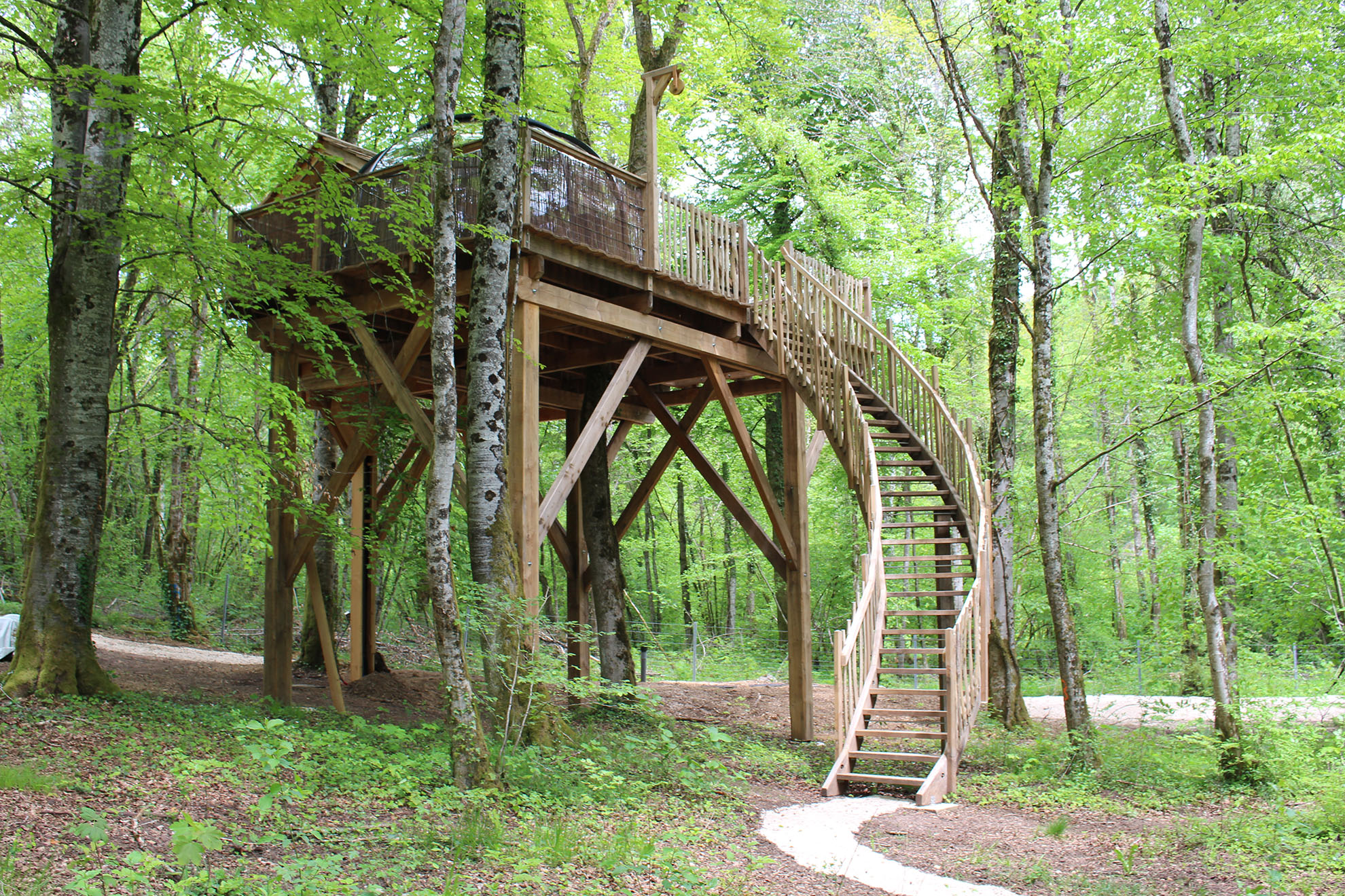 Dôme et cabane dans les arbres avec spa vers Dijon