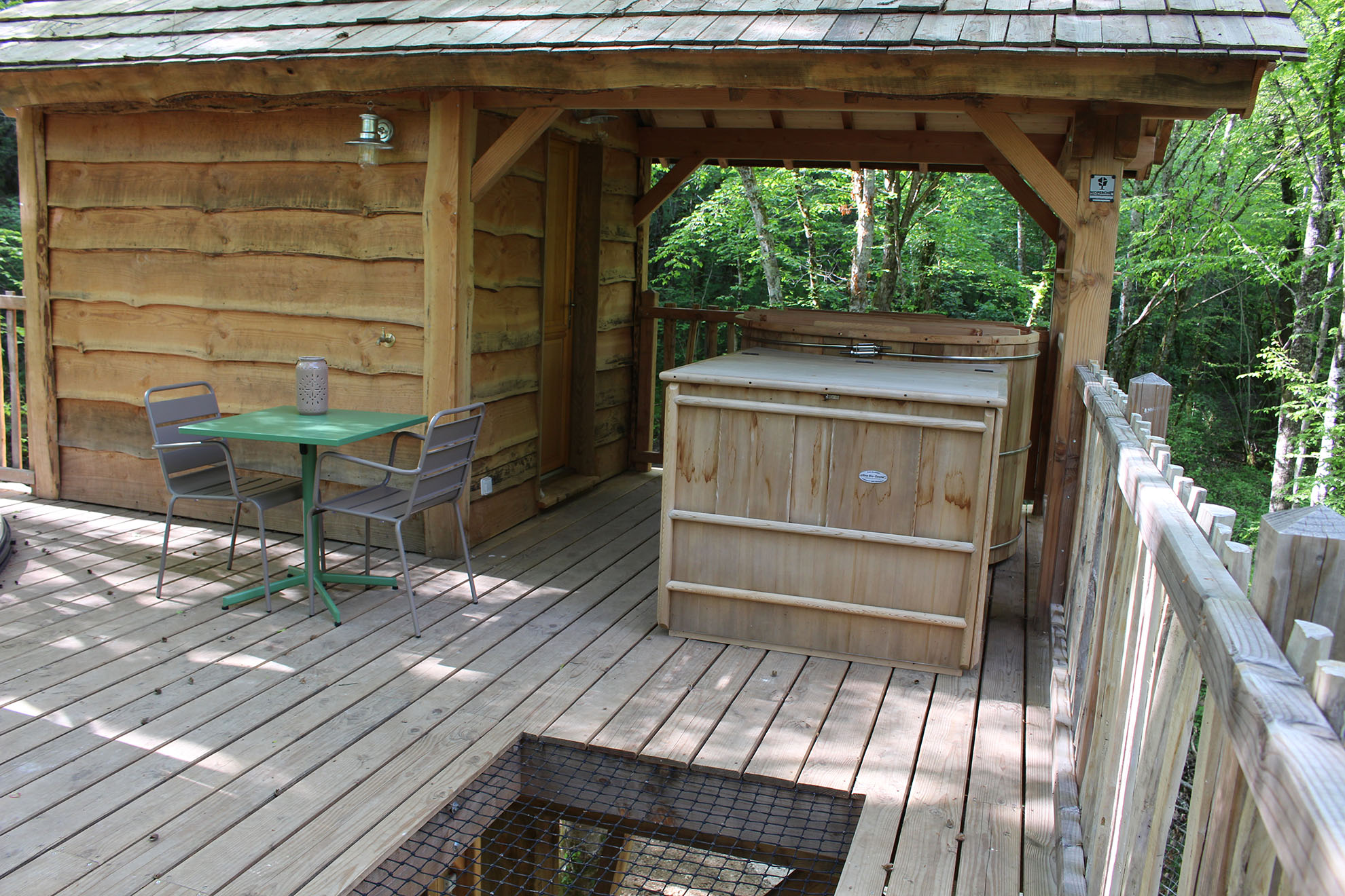 Dôme et cabane dans les arbres avec spa vers Dijon