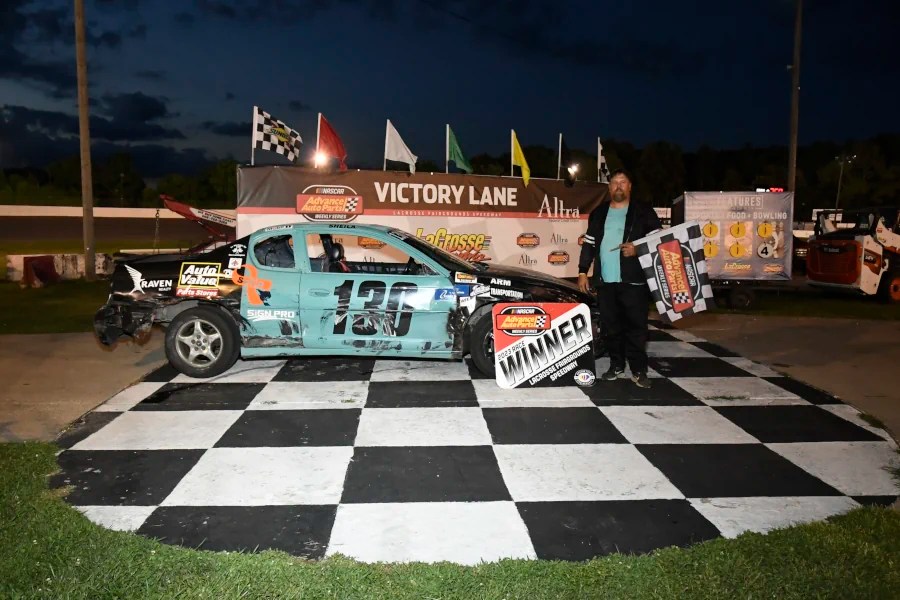 CARLSON AND CLEMENTS SUBDUE THE FIELD WITH DOMINANT SHOWINGS AT