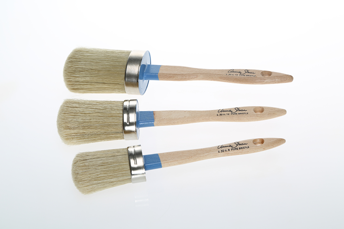 Annie Sloan Brushes Chalk paint in the Deux Sevres