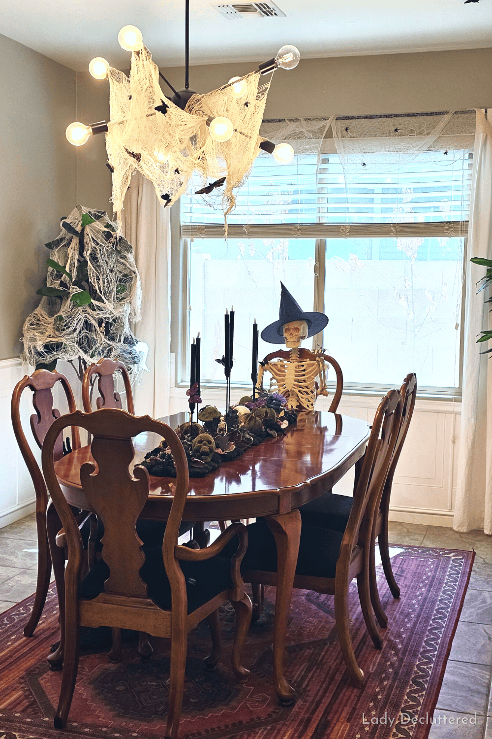 20 Classy Halloween Dining Room Decor Ideas » Lady Decluttered