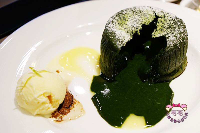 台北大安》Caldo Cafe咖朵咖啡抹茶控的現烤舒芙蕾與熔岩巧克力蛋糕♥邪惡爆漿影音/台北東區捷運忠孝敦化推薦下午茶餐廳/免費wifi插座/影音