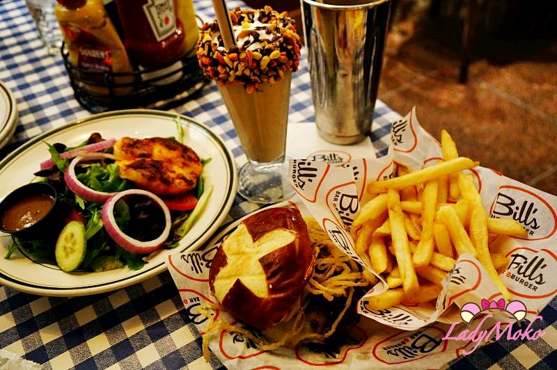 紐約美食餐廳推薦》Bill’s Bar&Burger♥超好吃漢堡和繽紛奶昔/聖誕節有營業