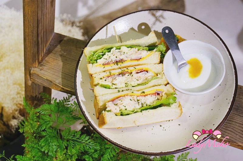 松江南京輕食》儲房咖啡館,花藝與輕食三明治的溫馨午後