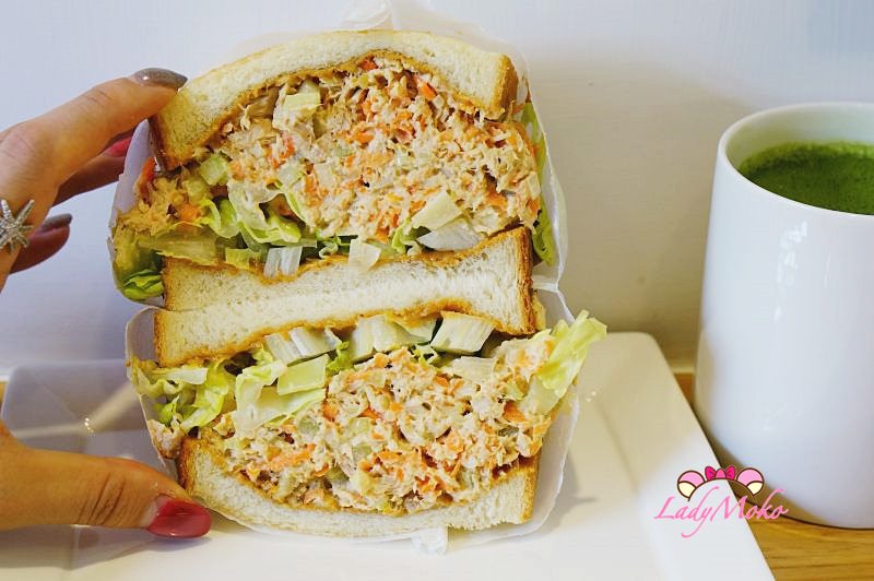 六張犁美食》Fly’s kitchen二店,超猛爆料三明治與招牌肉桂捲,插座wifi平日不限時