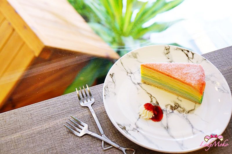 三重菜寮站美食》翻轉Flip,彩虹千層與抹茶控甜點滿漢全席