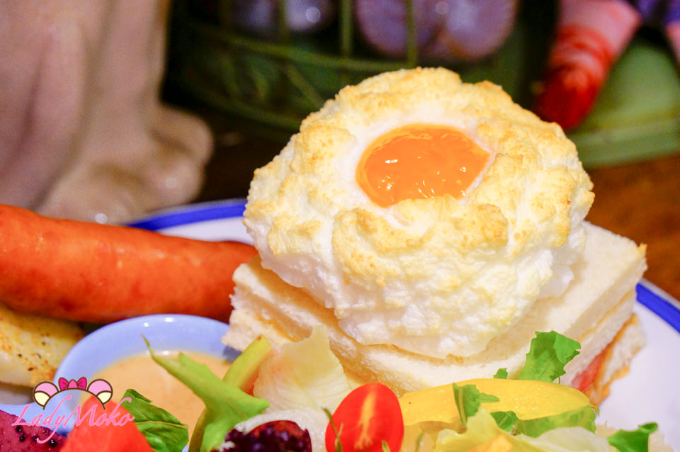 中永和美食》謝謝DOUMO,必吃雲朵上的太陽招牌早午餐&自製半熟蛋咖哩