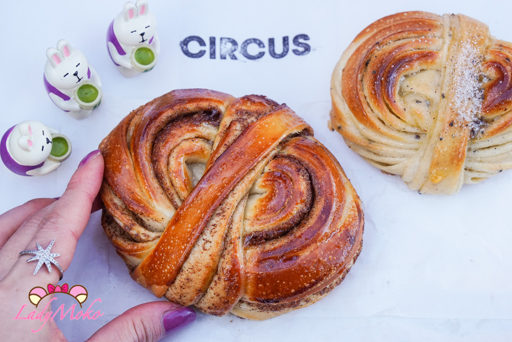 巴黎甜點麵包推薦｜Circus Bakery,超火紅肉桂卷麵包,現場現做,天天新鮮出爐！