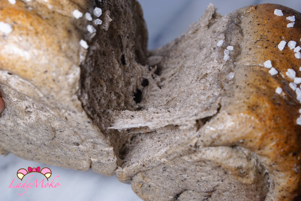 芝麻生吐司(生食パン)食譜｜牽絲牽絲～福源黑芝麻醬使用,包餡與沒包餡兩種