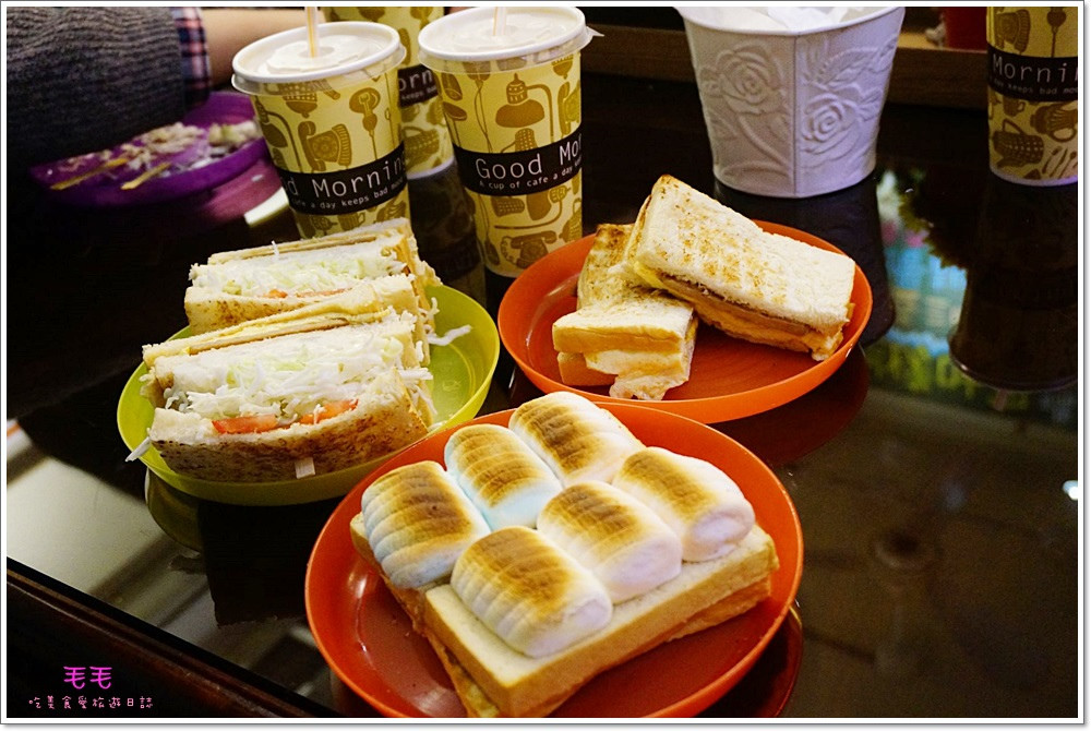 台北士林 》食記:豐盛號。排隊早餐，真的很豐盛很好吃，排一個小時也覺得很值得♥台北必吃早餐(捷運士林站)