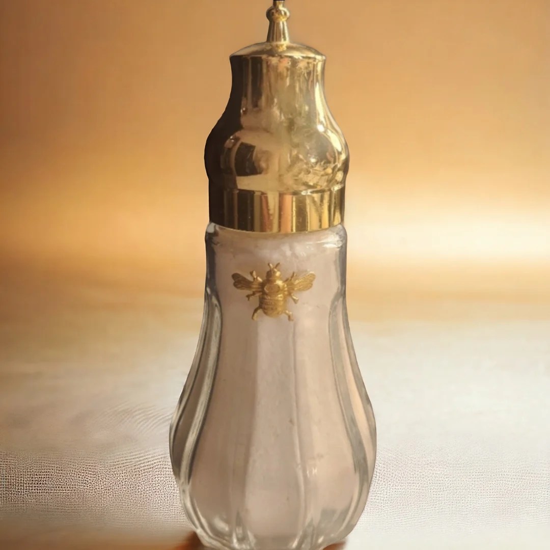 Royal Extract Dusting Silk Powder Scented Body Powder Gold Shaker