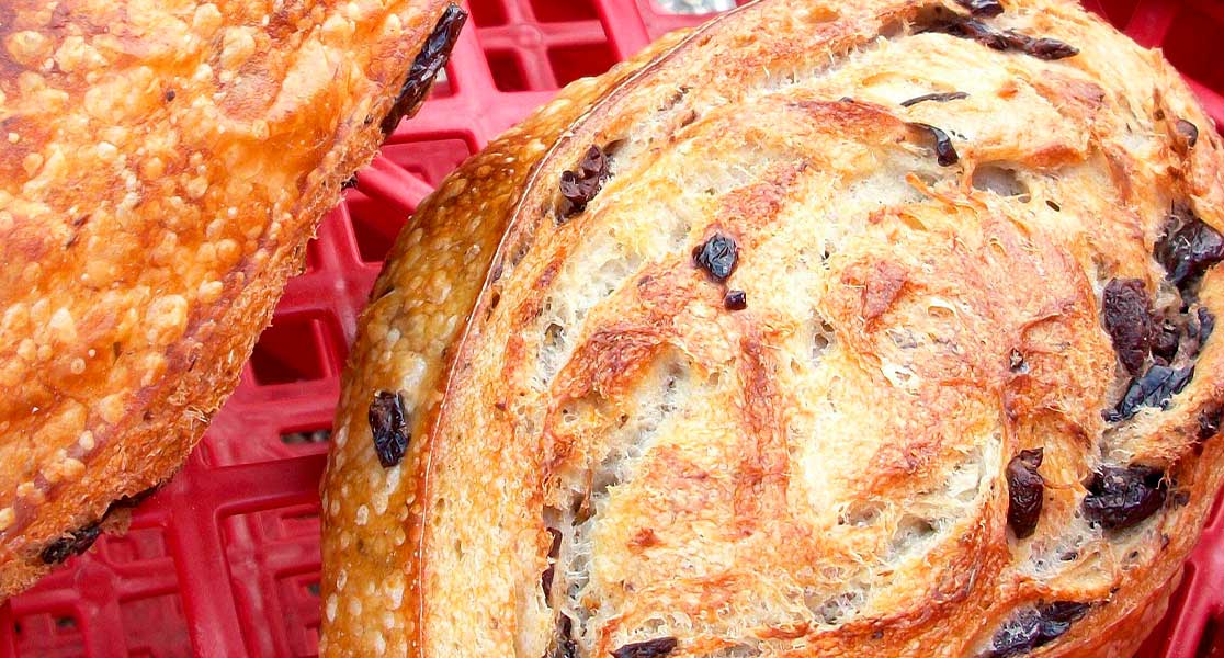 MANCHEGO CHEESE AND OLIVES BREAD La Española Meats, INC