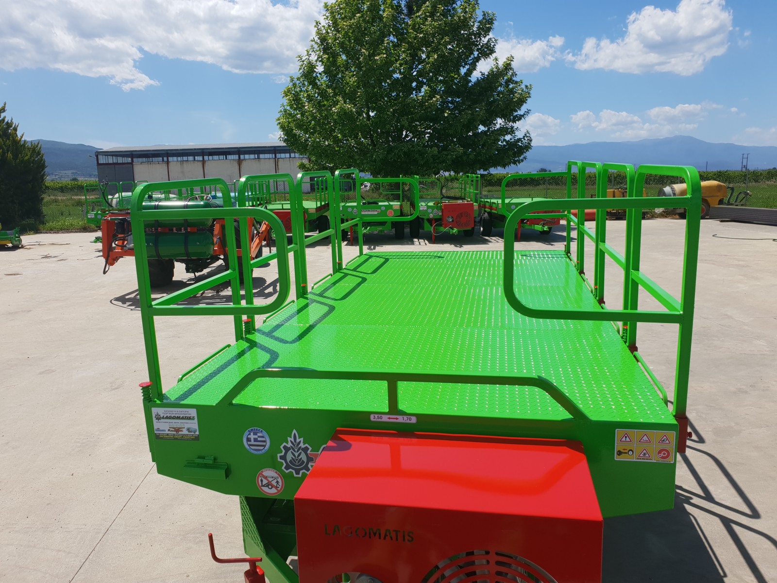 HYDRAULIC TRAILER 2 WHEELS AND PRUNING UNIT Lagomatis