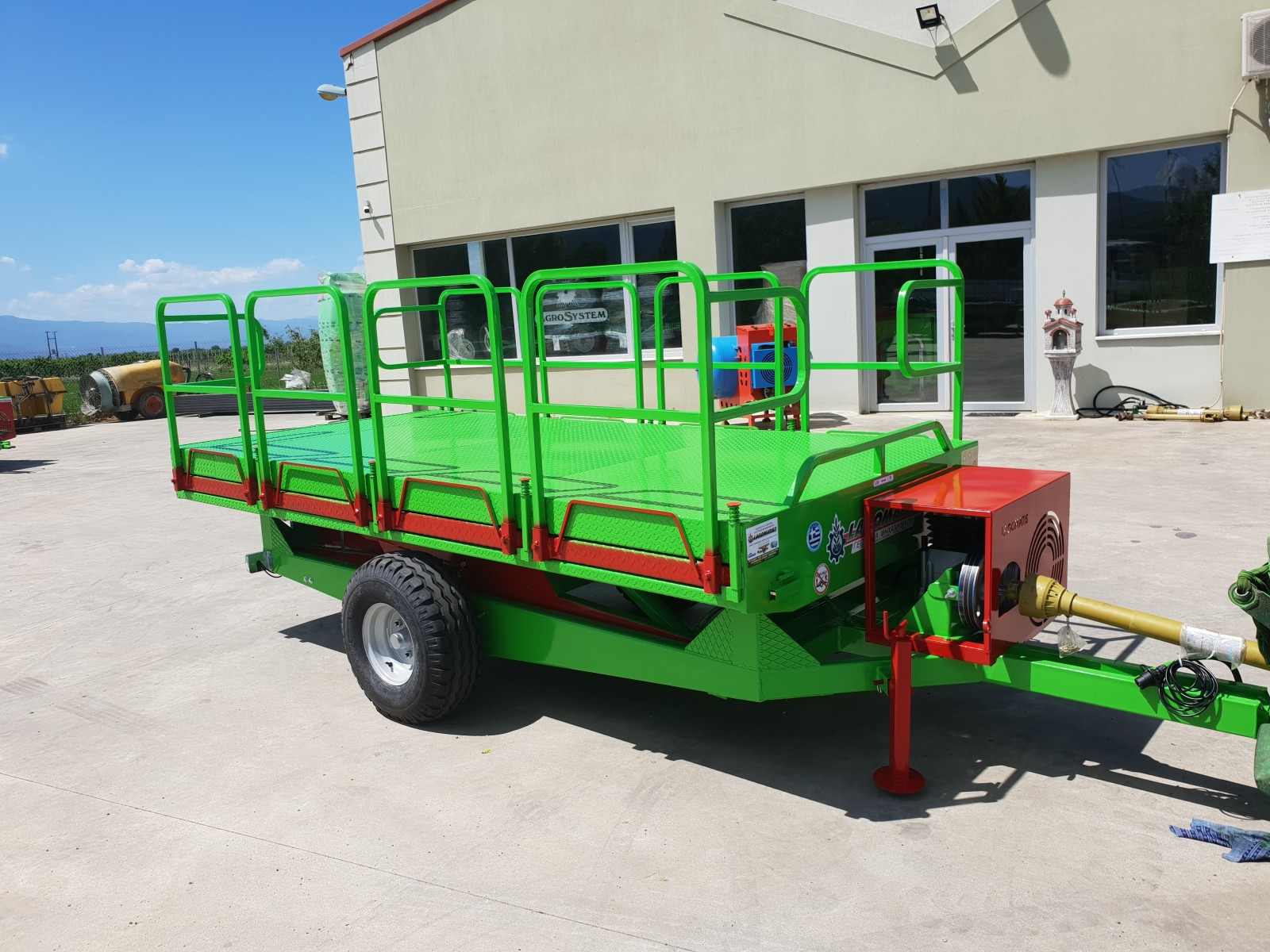 HYDRAULIC TRAILER 2 WHEELS AND PRUNING UNIT Lagomatis