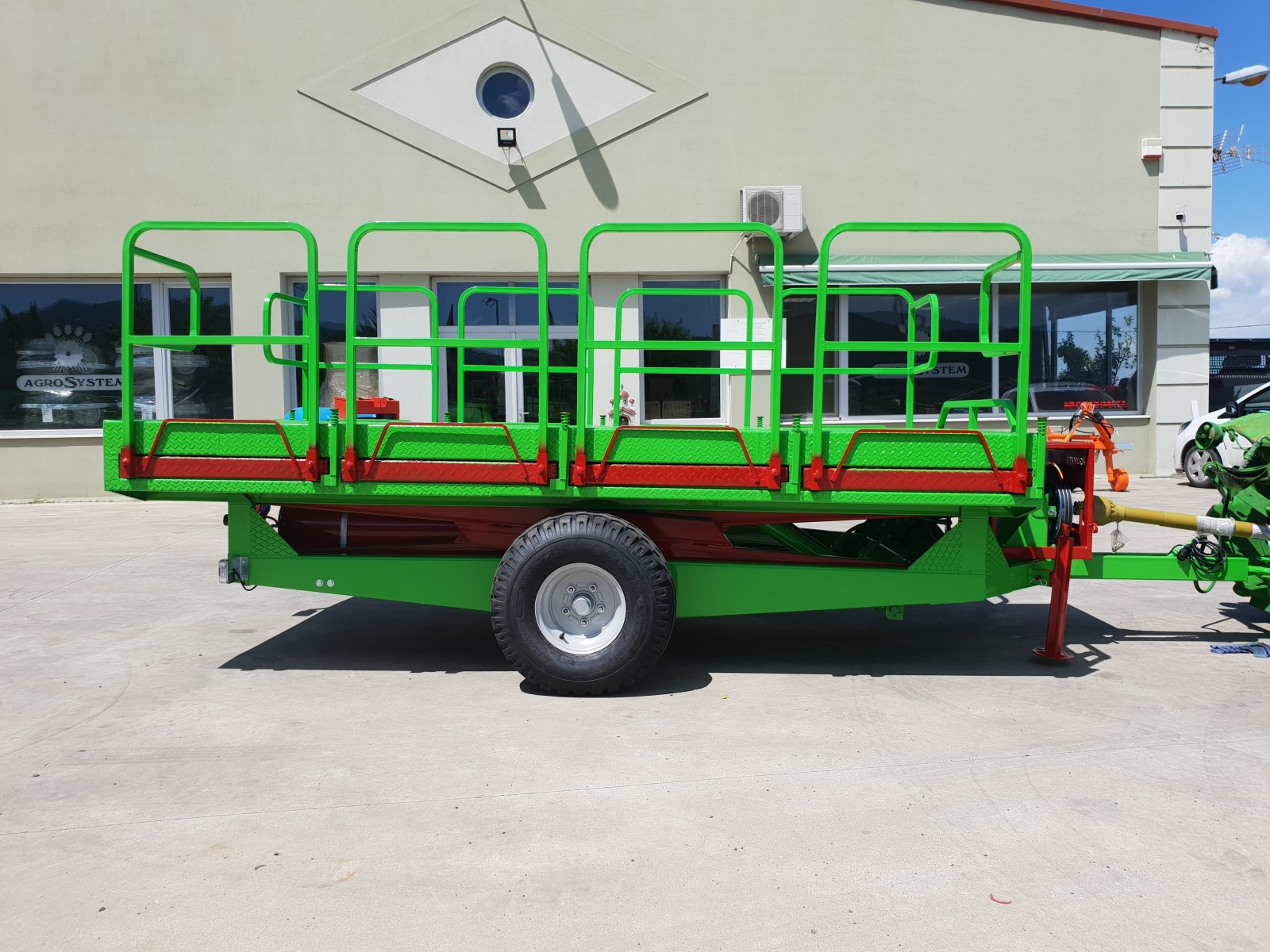 HYDRAULIC TRAILER 2 WHEELS AND PRUNING UNIT Lagomatis