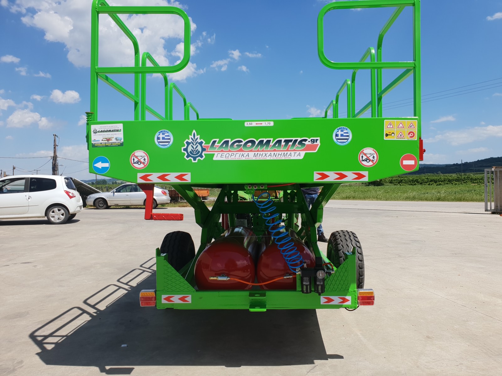 HYDRAULIC TRAILER 2 WHEELS AND PRUNING UNIT Lagomatis