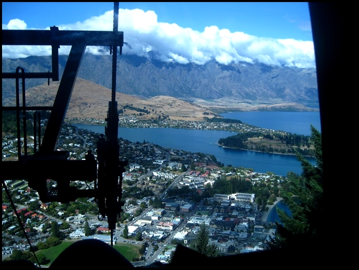 Sky swinging à Queenstown