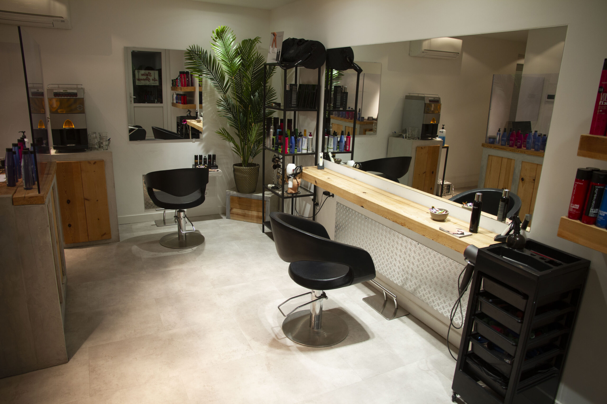 Salon La Grange Schoonheidssallon , pedicure en kapsalon voor hem en haar