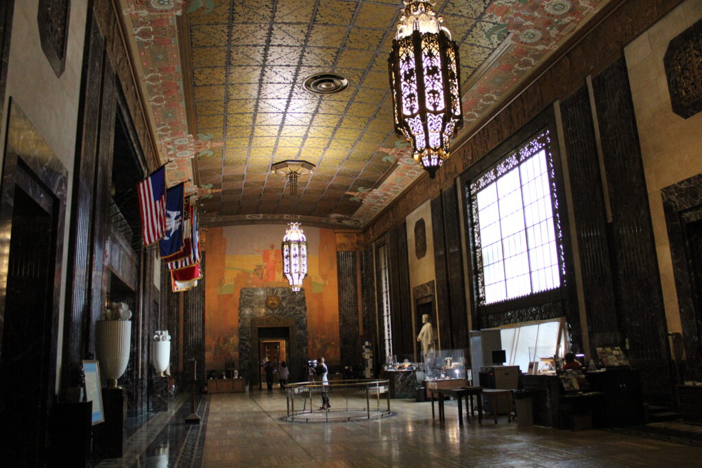 Louisiana Capitol briefly evacuated after 'unclaimed' item found in