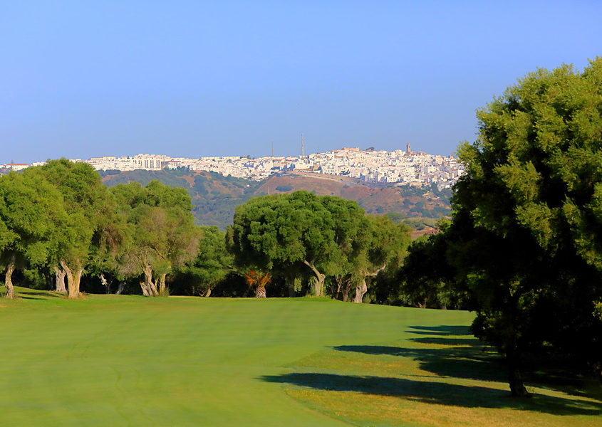 Learn spanish while playing golf Spanish and Golf courses in Cadiz