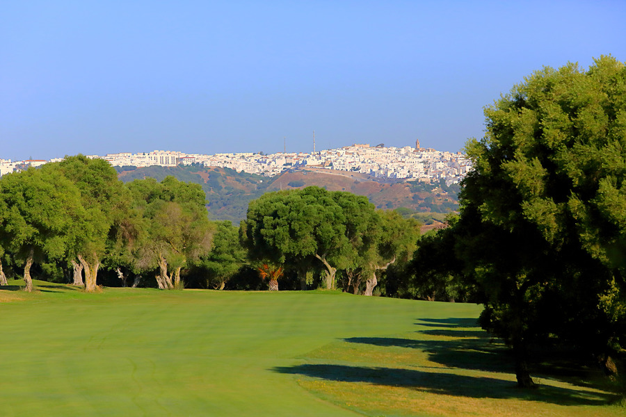 Learn spanish while playing golf Spanish and Golf courses in Cadiz