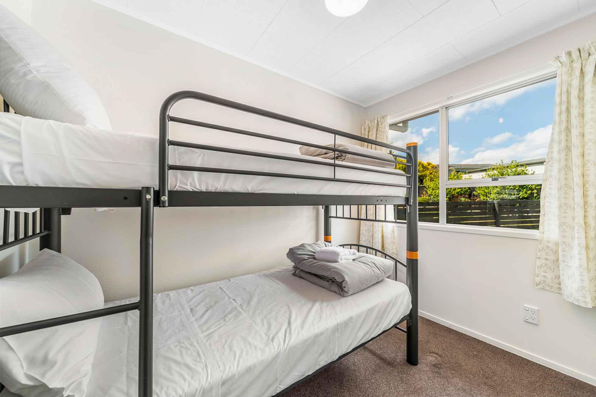 Bach 38 Taupo Lakeside