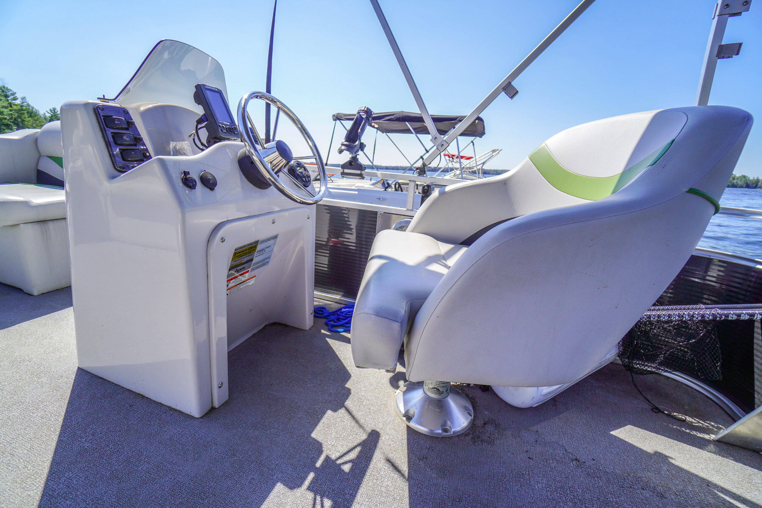 60 HP Legend Pontoon Boat 17 feet Lakeview Cottages, Auto & Marine