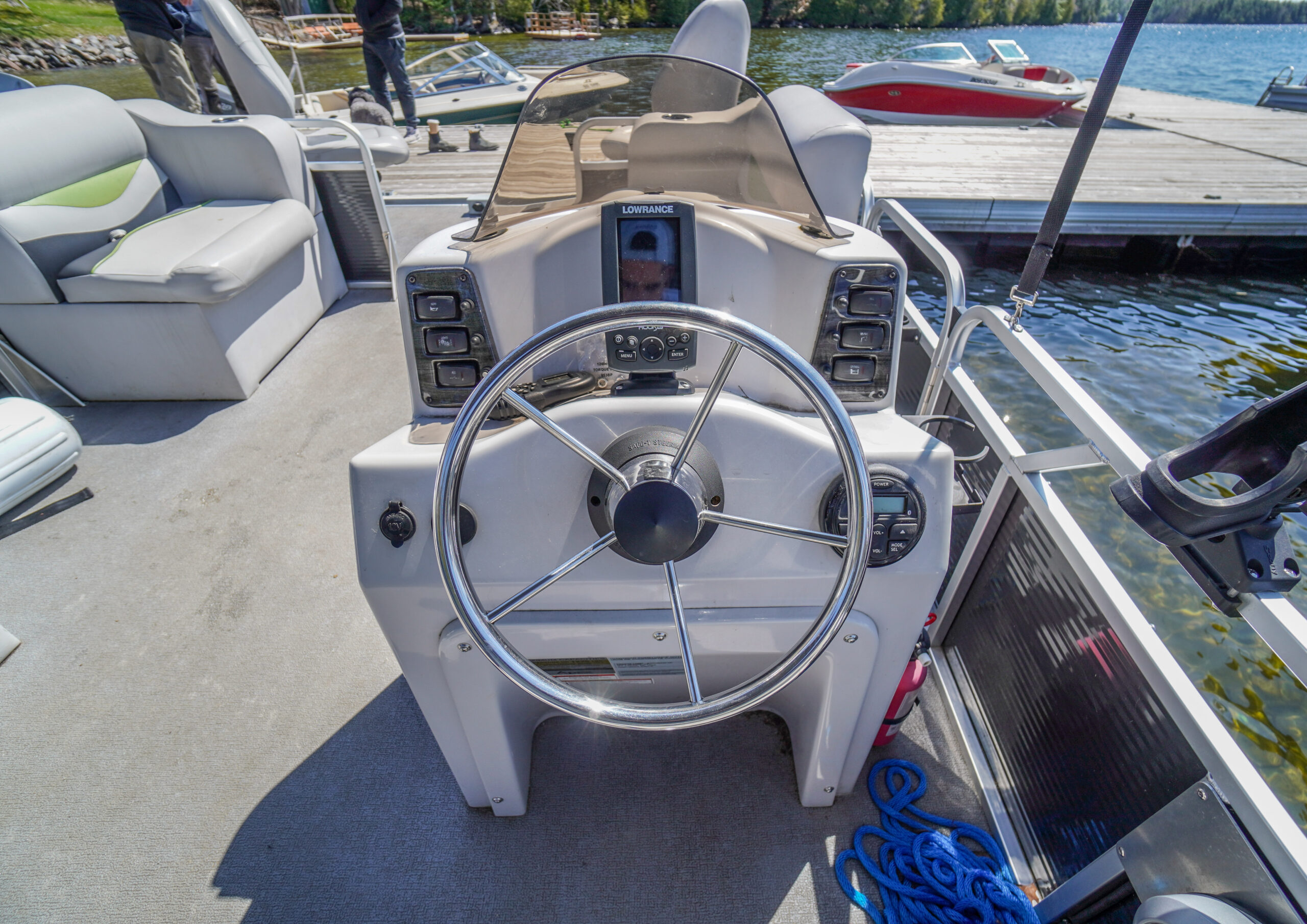 60 HP Legend Pontoon Boat 17 feet Lakeview Cottages, Auto & Marine