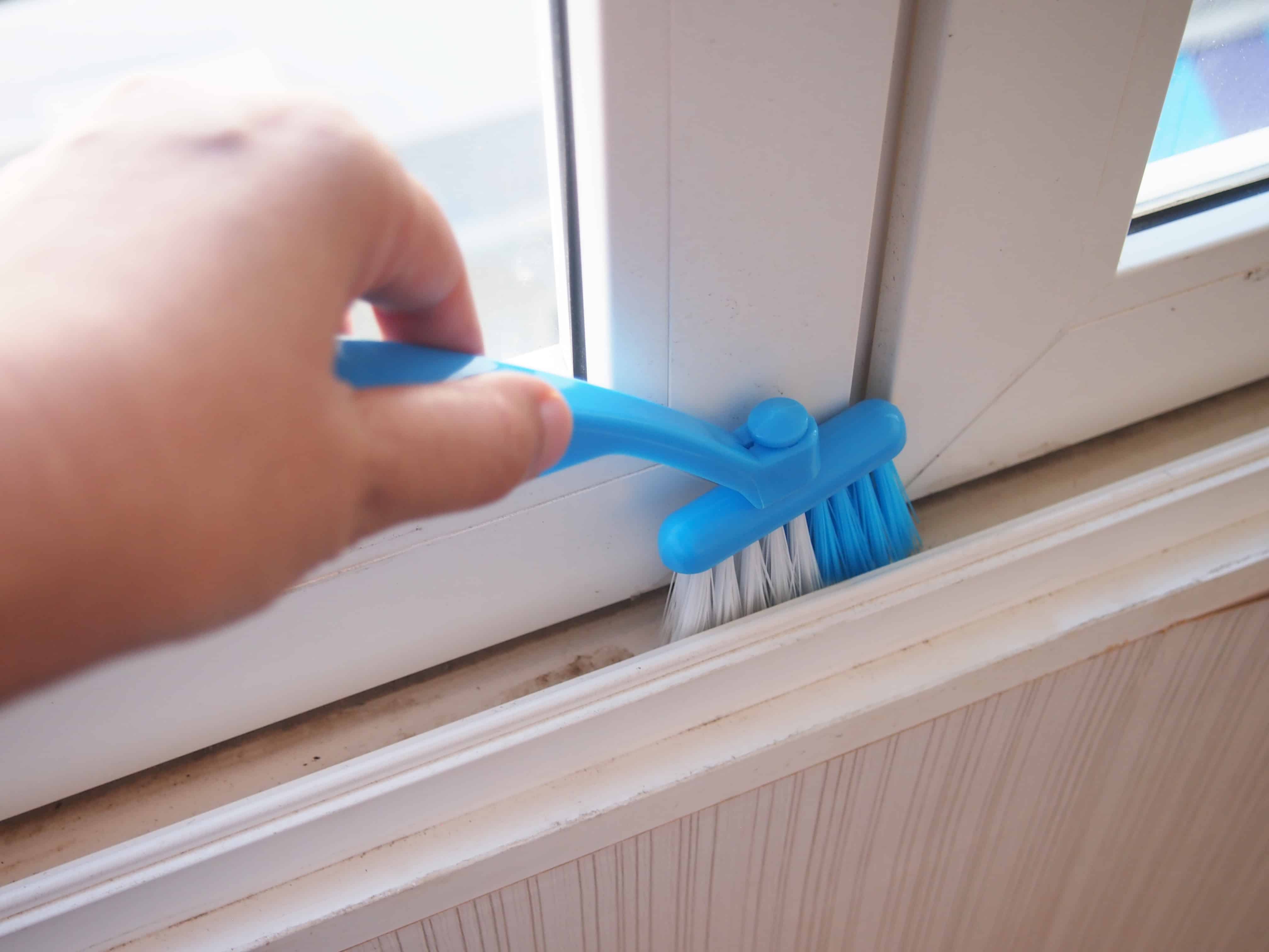 How To Clean Windows, Sills, Screens Without Chemicals