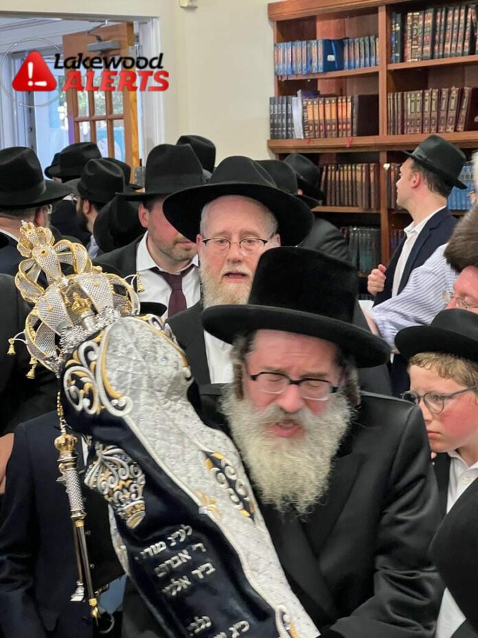 PHOTOS & VIDEOS Hachnosas Sefer Torah At The Somerset Walk Shul
